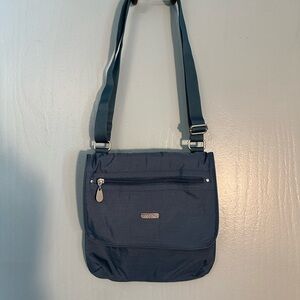 Baggallini medium sized blue gray crossbody bag, EUC
